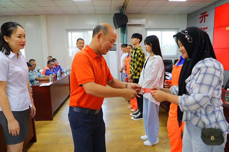 “金秋助學(xué)，圓夢(mèng)明佳！”明佳集團(tuán)黨支部及工會(huì)組織開展愛(ài)心助學(xué)活動(dòng)！